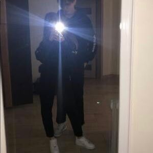 Meet your Posher, Alexis